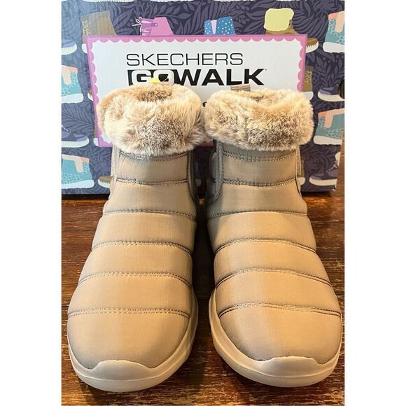 Skechers Women's Easy Going-Frosty Charm Ankle Boot - Picture 3 of 8